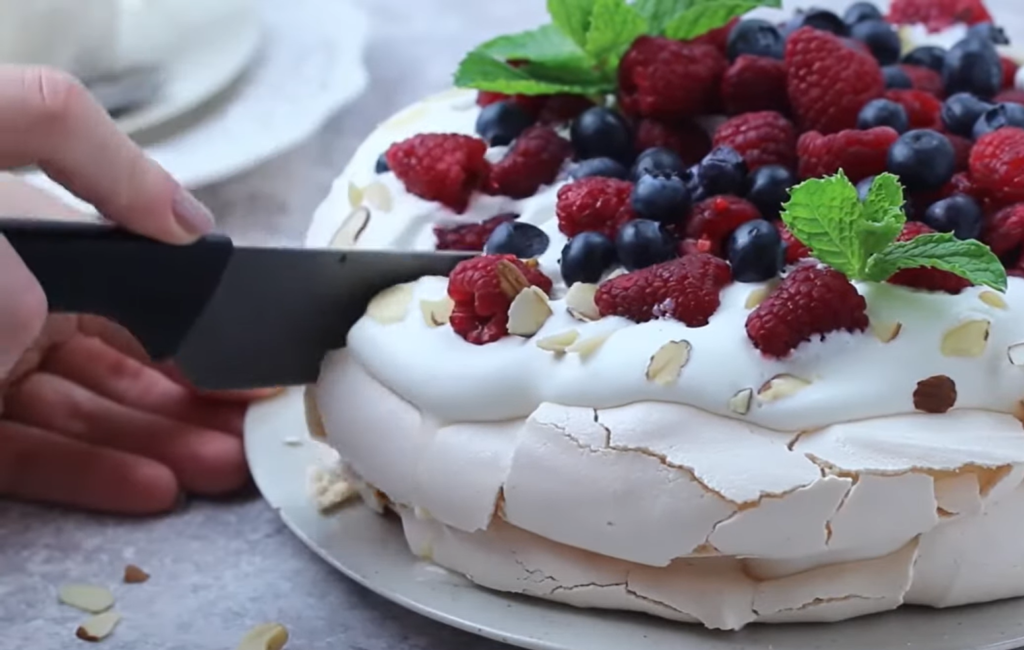 Pavlova: – How to make pavlova at home